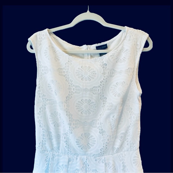 NWOT Bisou Bisou Sleeveless White Sheath Dress With Embroidered Overlay. Size 10 - Picture 2 of 11